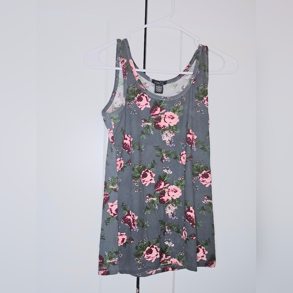 Grey with roses tank top Rue 21 size MEDIUM
